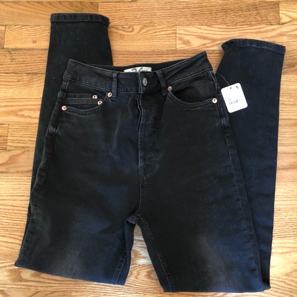 We the Free Distressed Jeans - Picture 5 of 9